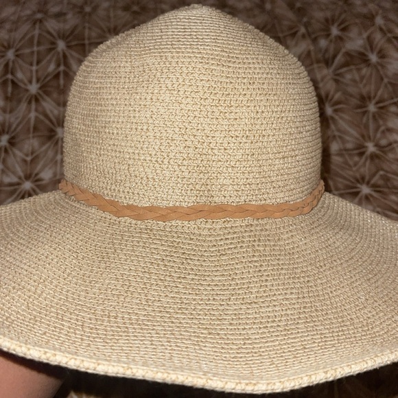 Soft Straw Beach Hat - Picture 2 of 5